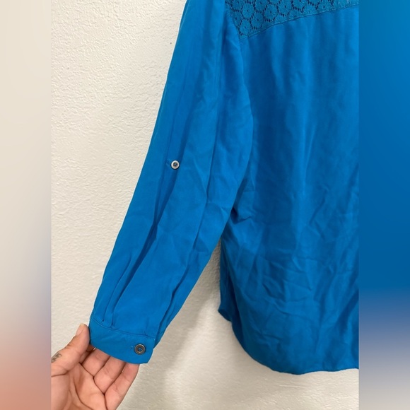 Kenneth Cole Blouse Women M Small Blue V-Neck Button Long Sleeve Pockets Casual - Picture 5 of 6
